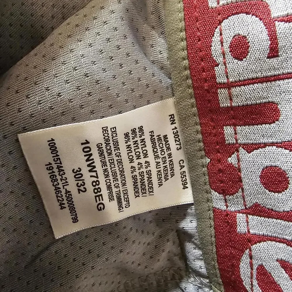 Wrangler pants multiple pockets